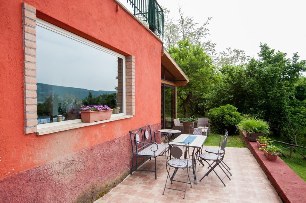 La Finestra Sul Lago Bed & Breakfast Ronciglione  Exterior photo