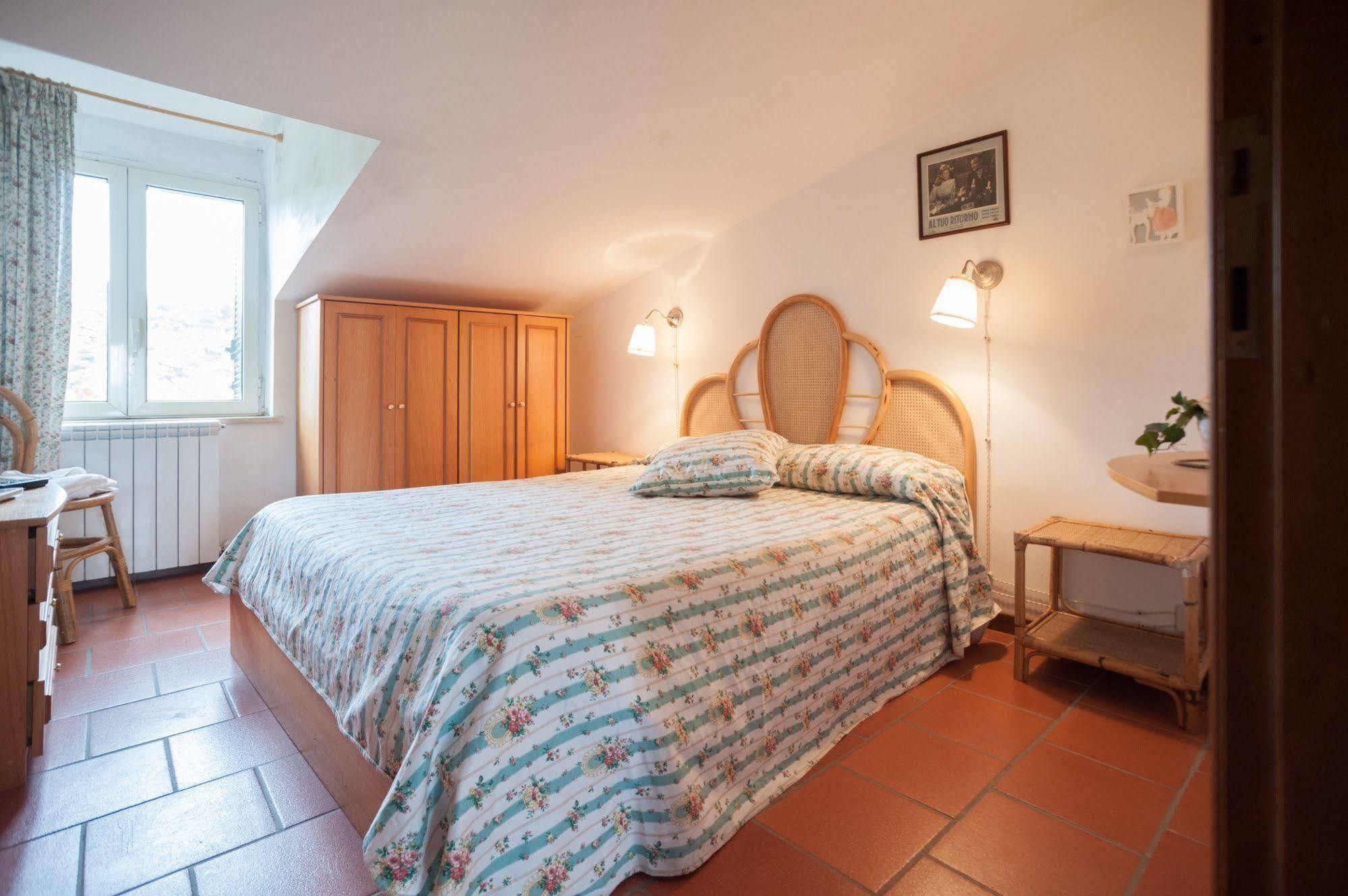 La Finestra Sul Lago Bed & Breakfast Ronciglione  Exterior photo